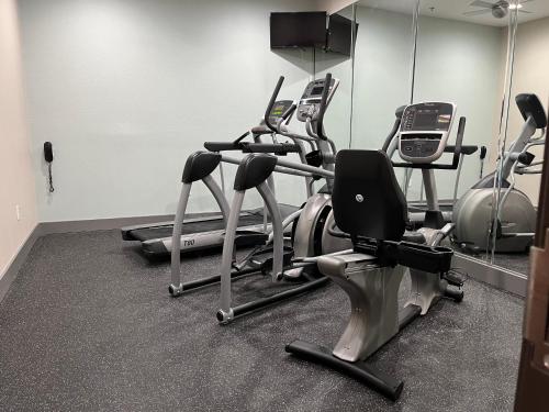 Best Western Inn & Suites Cleveland in Cleveland, USA