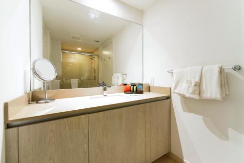 Stunning Condo 2/2 At Hyde BeachResort Beach Front - Tap to explore photos