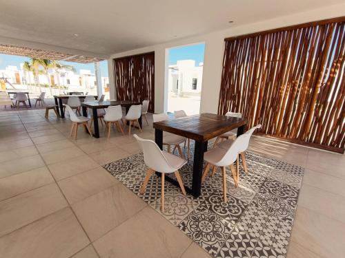 Casa Apolo, piscina y club de playa in Chuburná