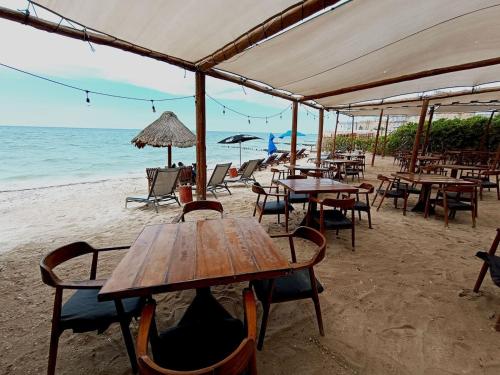 Casa Apolo, piscina y club de playa in Chuburná