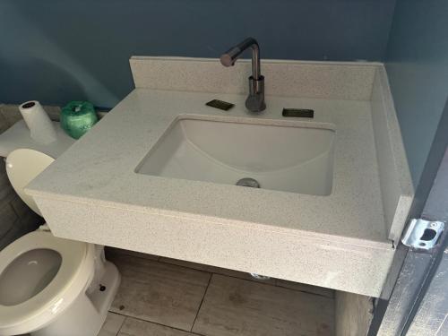 Budget Inn Express - image 4