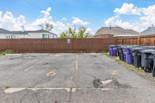Urban Hideaway - Charming 2 Bedroom Apartment Close to Denver's Best Attractions in Northeast Park Hill