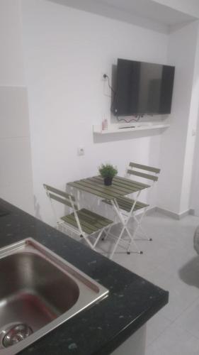 Estudio encantador cerca del carrefour rosaleda 1 3
