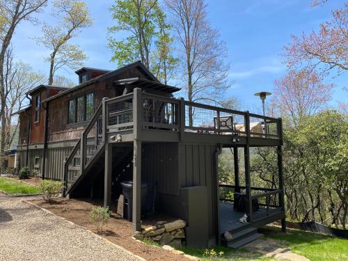 Amazing Mountain Views with Private Hot Tub! thumb 3