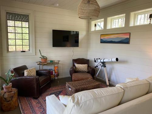 Amazing Mountain Views with Private Hot Tub! detail