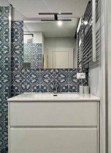 Risso - a modern one bedroom with pool - main image