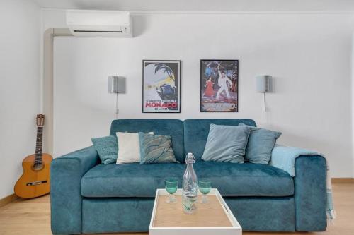 La Prom - a two bedroom apartment with a sea view - image 8
