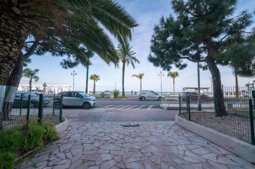La Prom - a two bedroom apartment with a sea view - image 13