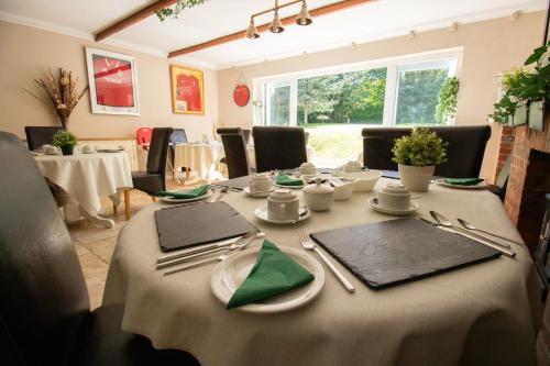 Toit ja joogid, Lovesgrove Country Guest House in Cosheston