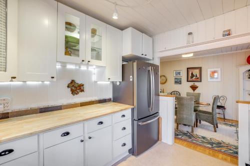 Unwind Fireside and Walk to Dtwn! Tyron Retreat in 特賴恩 (NC)