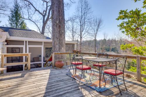 Unwind Fireside and Walk to Dtwn! Tyron Retreat in 特賴恩 (NC)