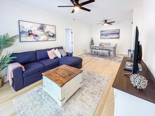 Modern and Comfy-2BR 2BA with pool access - ground floor, Near Outlets & Beaches, Rehoboth Beach