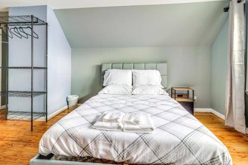 1 Mi to Rouge Park Home with Fenced Yard and Deck