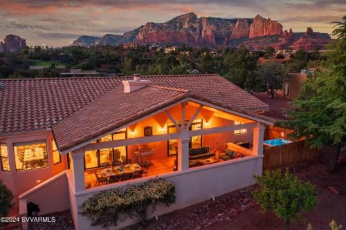 5 Bed 3 Bath Uptown Sedona-Game Room-Sauna-Cold Plunge-Jacuzzi-Gym