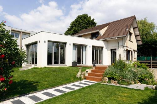 Welcome Villa 8p moderne Terrasse Jacuzzi Jardin gîte à louer L'Haÿ-les-Roses