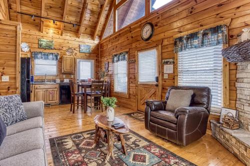 The Majestic View, Hot Tub, Mtn Views, WIFI, 1089 FREE tickets each paid day, Dollywood and More in Oldham (TN)