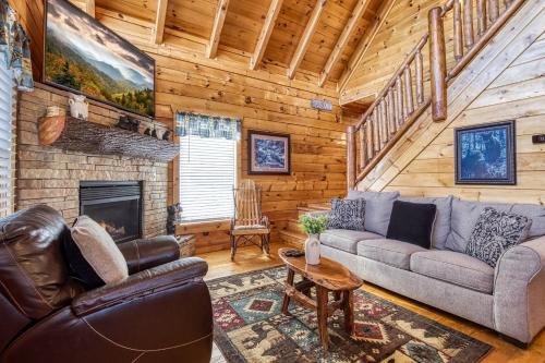 The Majestic View, Hot Tub, Mtn Views, WIFI, 1089 FREE tickets each paid day, Dollywood and More in Oldham (TN)