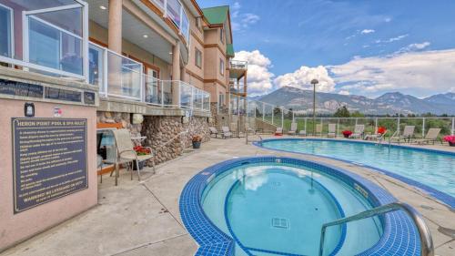 Pezsgőfürdő, Heron Point by StayIn in Invermere (BC)
