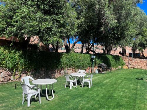 Coober Pedy Experience Motel - 정원