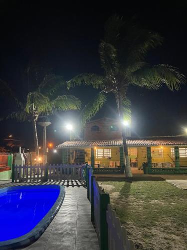 Casa para 10 pessoas com piscina na rua da praia
