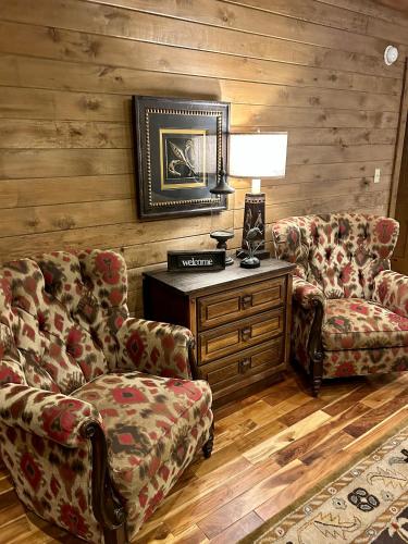 Lakefront Log Cabin On Emerald Isle With Hot Tub Lakefront Log Cabin On Emerald Isle With Hot Tub