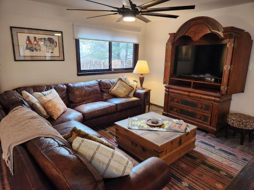 Tranquil Trails -Quiet Area - Pet Friendly - By I-40