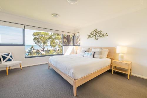 Florentine 8 11 Columbia Close - opposite the beach with Air con and water views - image 4