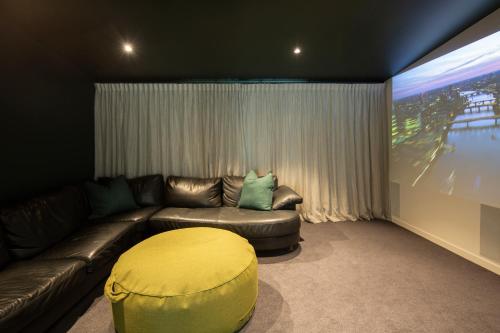 Kāinga Rua by Sotheby's Luxury Rental Homes - image 8