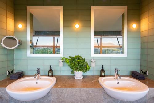 Kāinga Rua by Sotheby's Luxury Rental Homes - main image