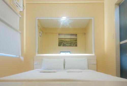 RedDoorz @ Southern Suites Guimaras in Guimaras sala