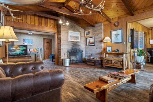 Shared lounge/TV area, Reeds Lodge in Springerville (AZ)