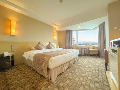 room detail thumbnail 1