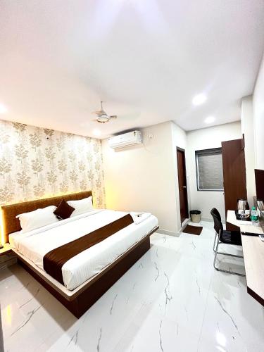 Hotel Mithra Grand