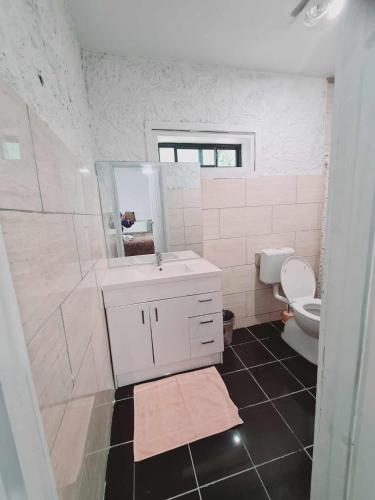 Vaikona Lodge near สนามบินลิฟูกาไอส์แลนด์