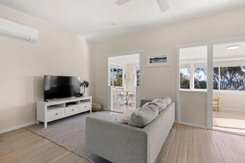 Beachhouse Currarong - Pet Friendly Beachfront in Currarong