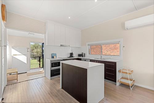Beachhouse Currarong - Pet Friendly Beachfront in Currarong