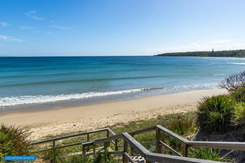 Beachhouse Currarong - Pet Friendly Beachfront in Currarong