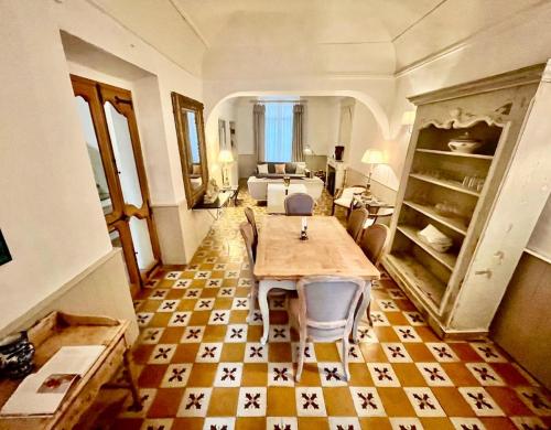 Elegant Town house-sleeps 14 in Saint-Hippolyte-du-Fort