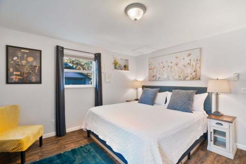 Spacious Retreat with Hot Tub Patio & King Bed - image 13