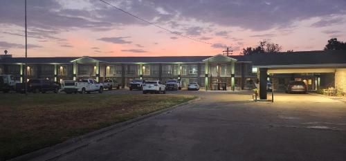 The Surrey Inn in Caldwell, USA