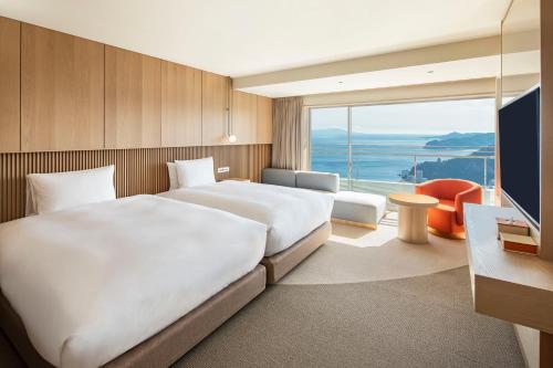 Hollywood Twin Room with View Bath Onsen