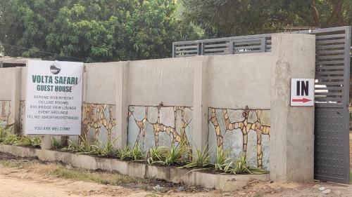 Volta Safari Guest House in Kpong