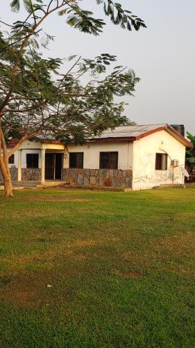 Volta Safari Guest House in Kpong