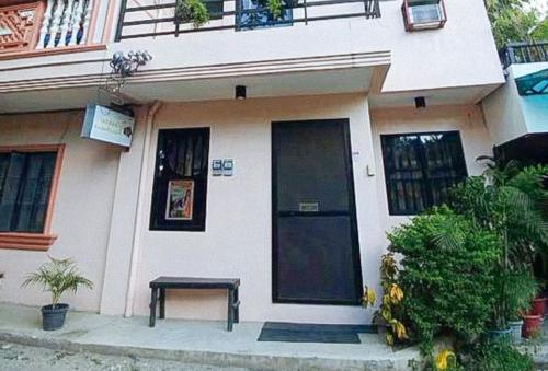 Sinoben Apartments by RedDoorz, Iloilo City