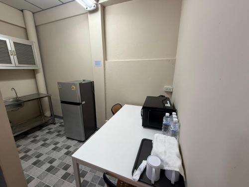 Achcha hotel - itsaraphap MRT station - Wat Arun near หน่วยบัญชาการนาวิกโยธิน กองทัพเรือ