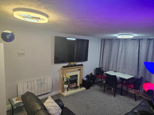 A cosy room with a king-sized bed & Netflix TV, Birmingham (zdjęcie 8)