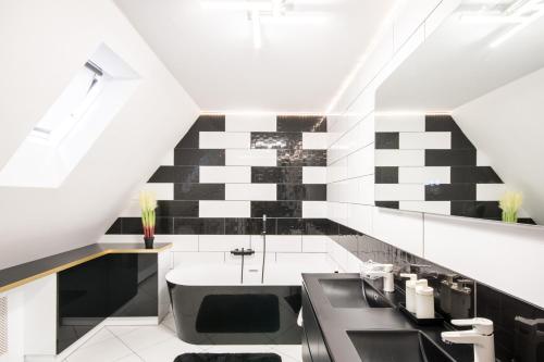 ห้องน้ำ, Sunrise Palace in ซารุด