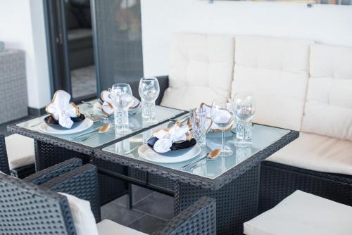 สภาพแวดล้อมโดยรอบ, Sunrise Palace in ซารุด