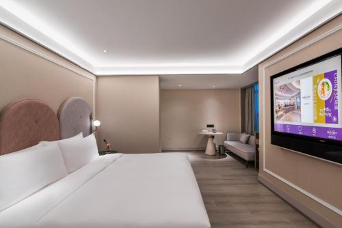 Deluxe King Room - City View room in Mercure Hangzhou Qingchun