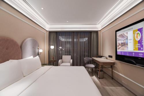 Execute King Room image 1